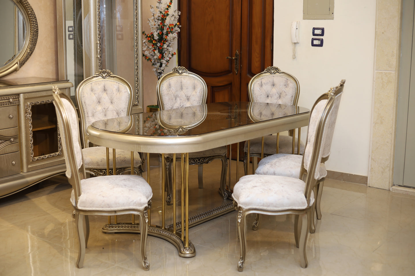 Opulentes esszimmer tisch und stuhle